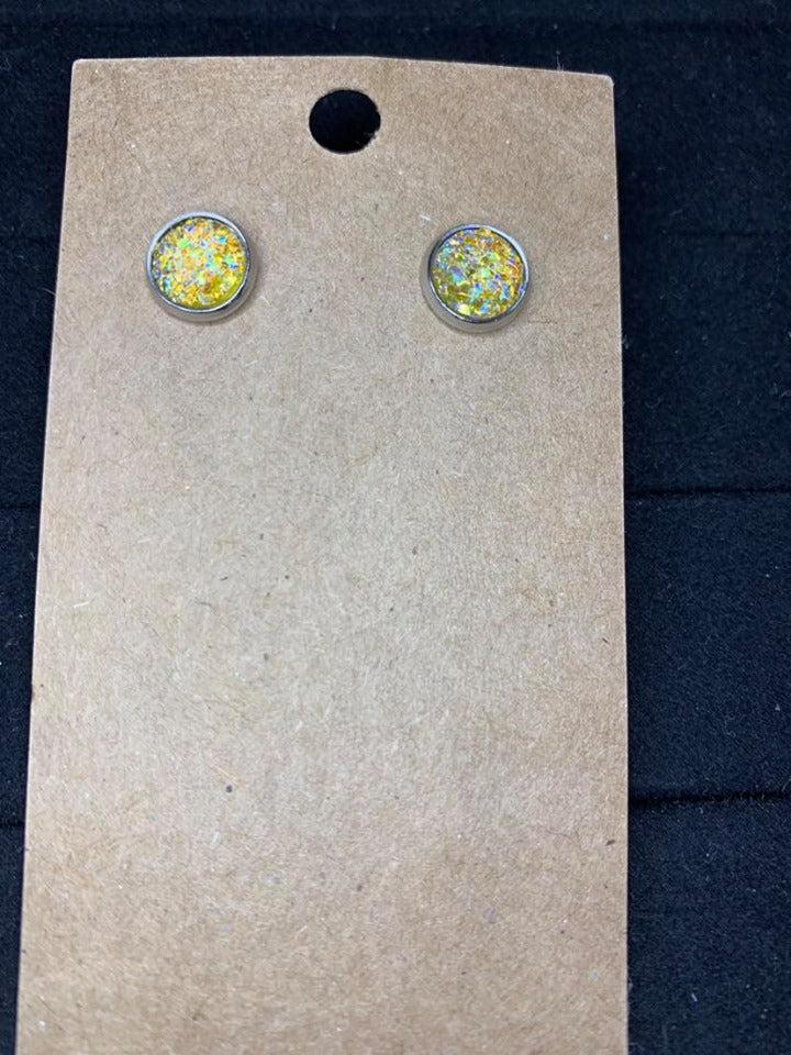 8mm Yellow sparkle studs