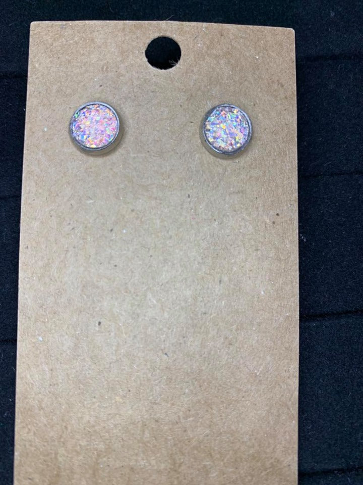 8mm Light pink sparkle studs